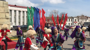 Возложение цветов Памятника Махача Дахадаева 